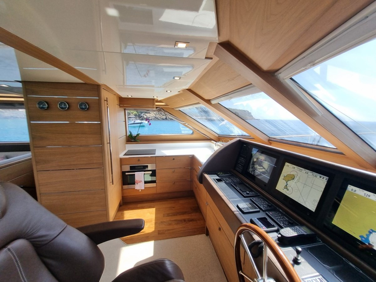 https://arconyachts.ams3.digitaloceanspaces.com/105013/conversions/large_3877063-optimize.jpg