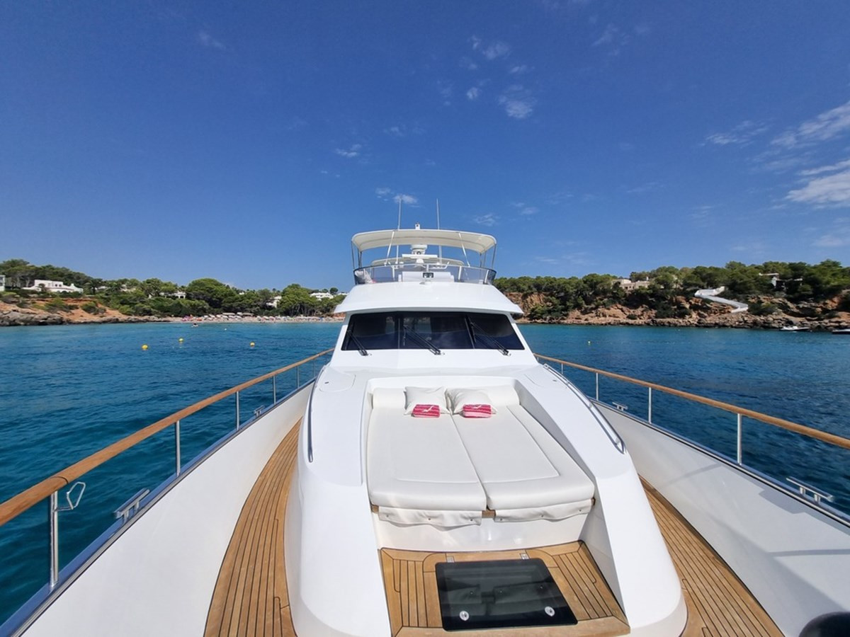 https://arconyachts.ams3.digitaloceanspaces.com/105018/conversions/large_3877065-optimize.jpg