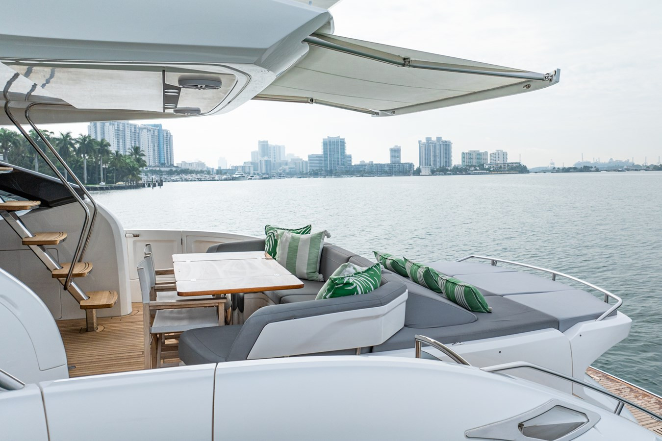 https://arconyachts.ams3.digitaloceanspaces.com/105019/conversions/large_4065228-optimize.jpg