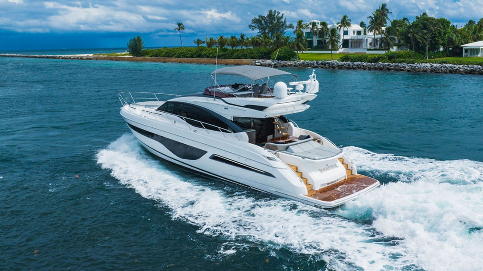 https://arconyachts.ams3.digitaloceanspaces.com/105027/conversions/large_4392219-optimize.jpg