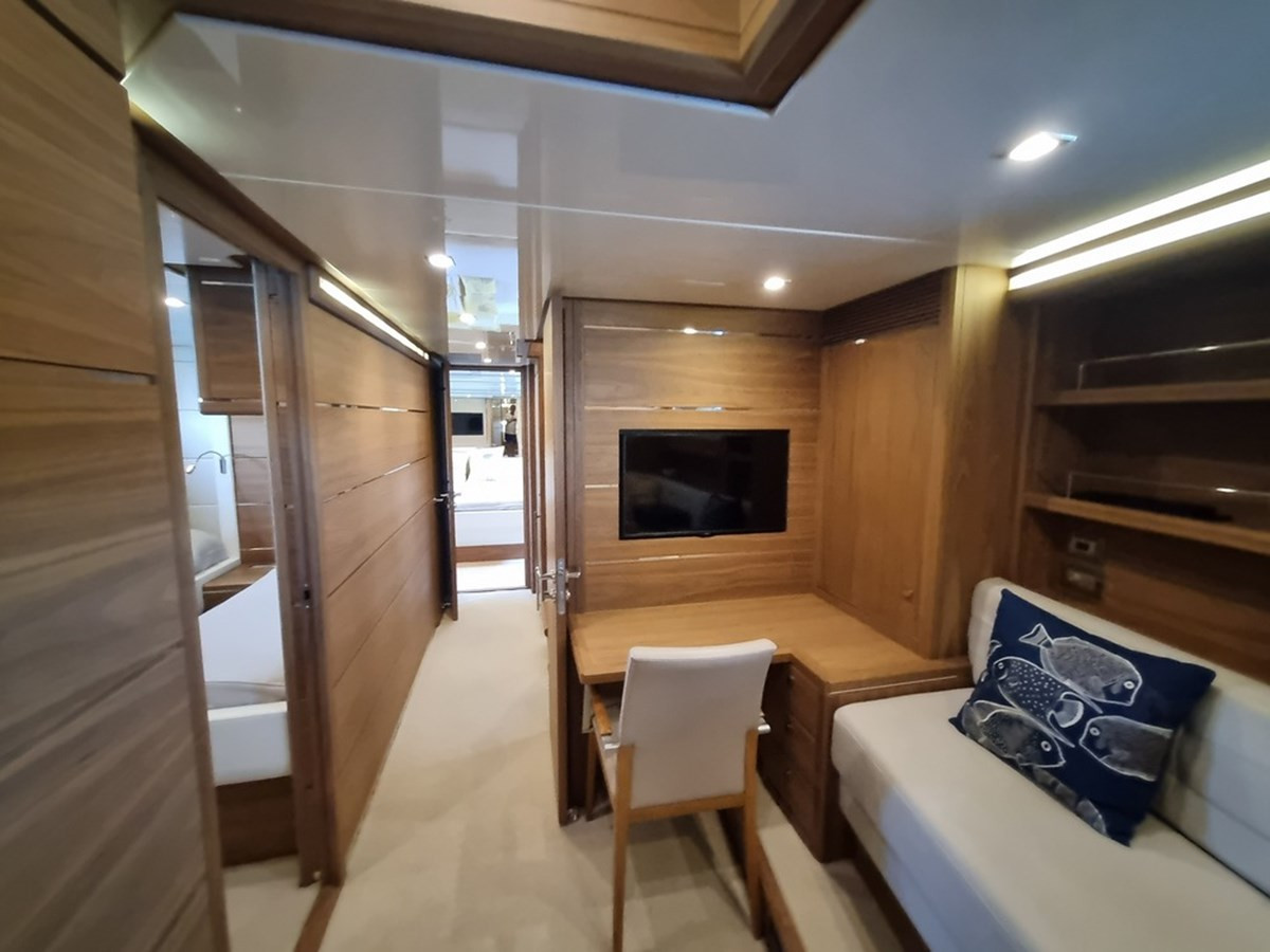 https://arconyachts.ams3.digitaloceanspaces.com/105037/conversions/large_3877072-optimize.jpg