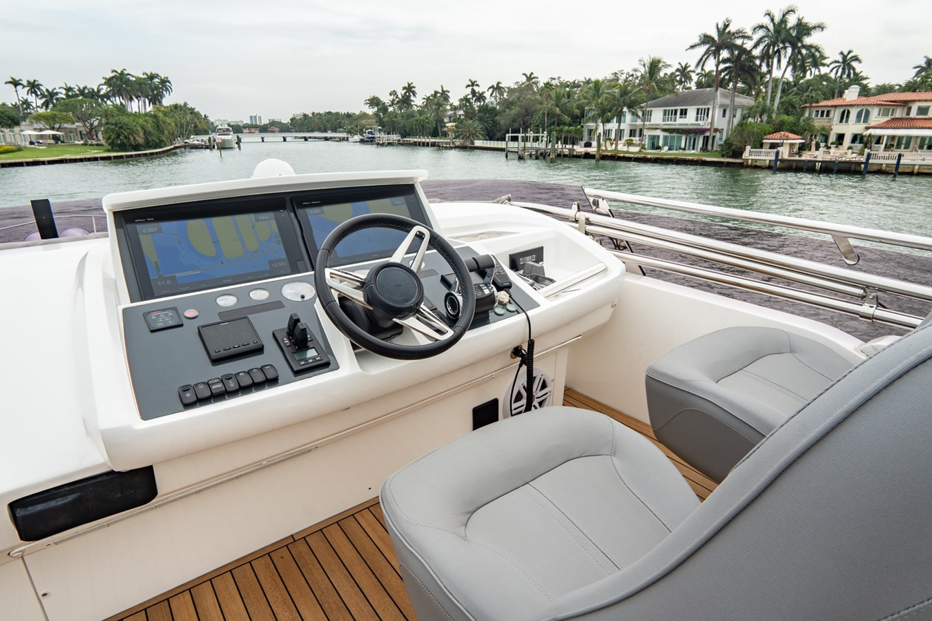 https://arconyachts.ams3.digitaloceanspaces.com/105115/conversions/large_4065795-optimize.jpg