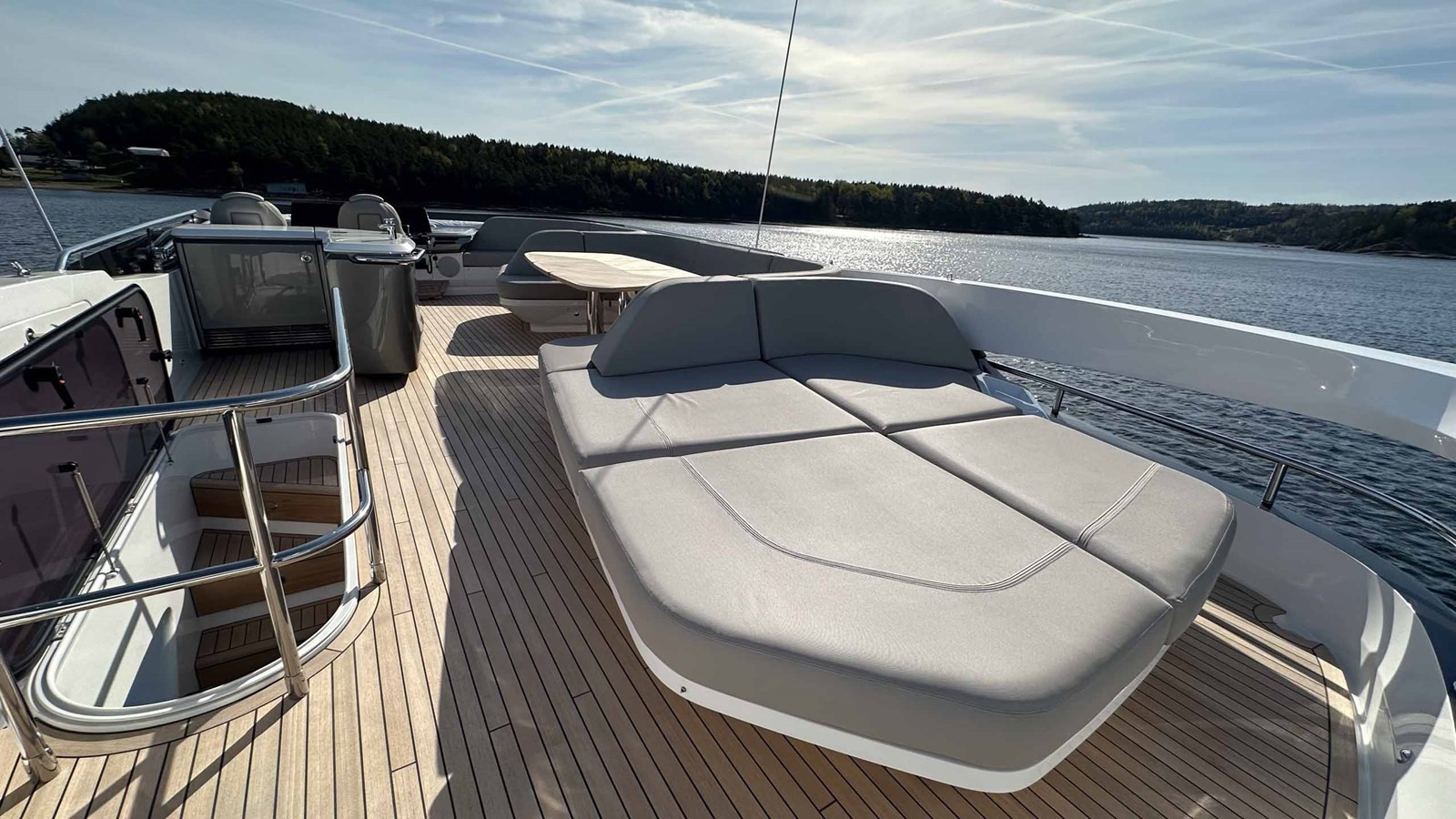 https://arconyachts.ams3.digitaloceanspaces.com/105152/conversions/large_4679252-optimize.jpg