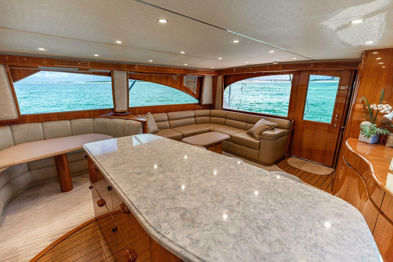 https://arconyachts.ams3.digitaloceanspaces.com/105163/conversions/large_4833345-optimize.jpg