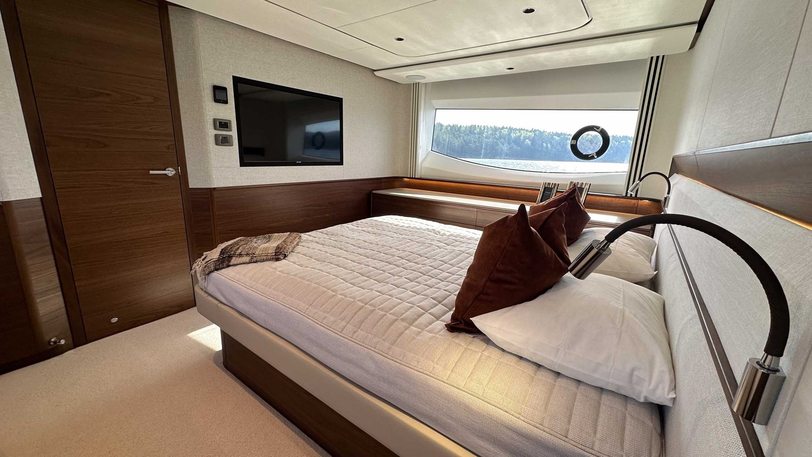 https://arconyachts.ams3.digitaloceanspaces.com/105181/conversions/large_4679334-optimize.jpg