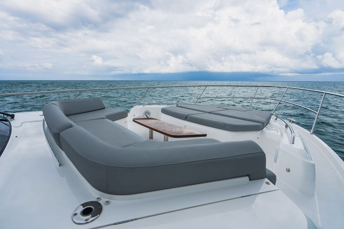 https://arconyachts.ams3.digitaloceanspaces.com/105182/conversions/large_4392273-optimize.jpg
