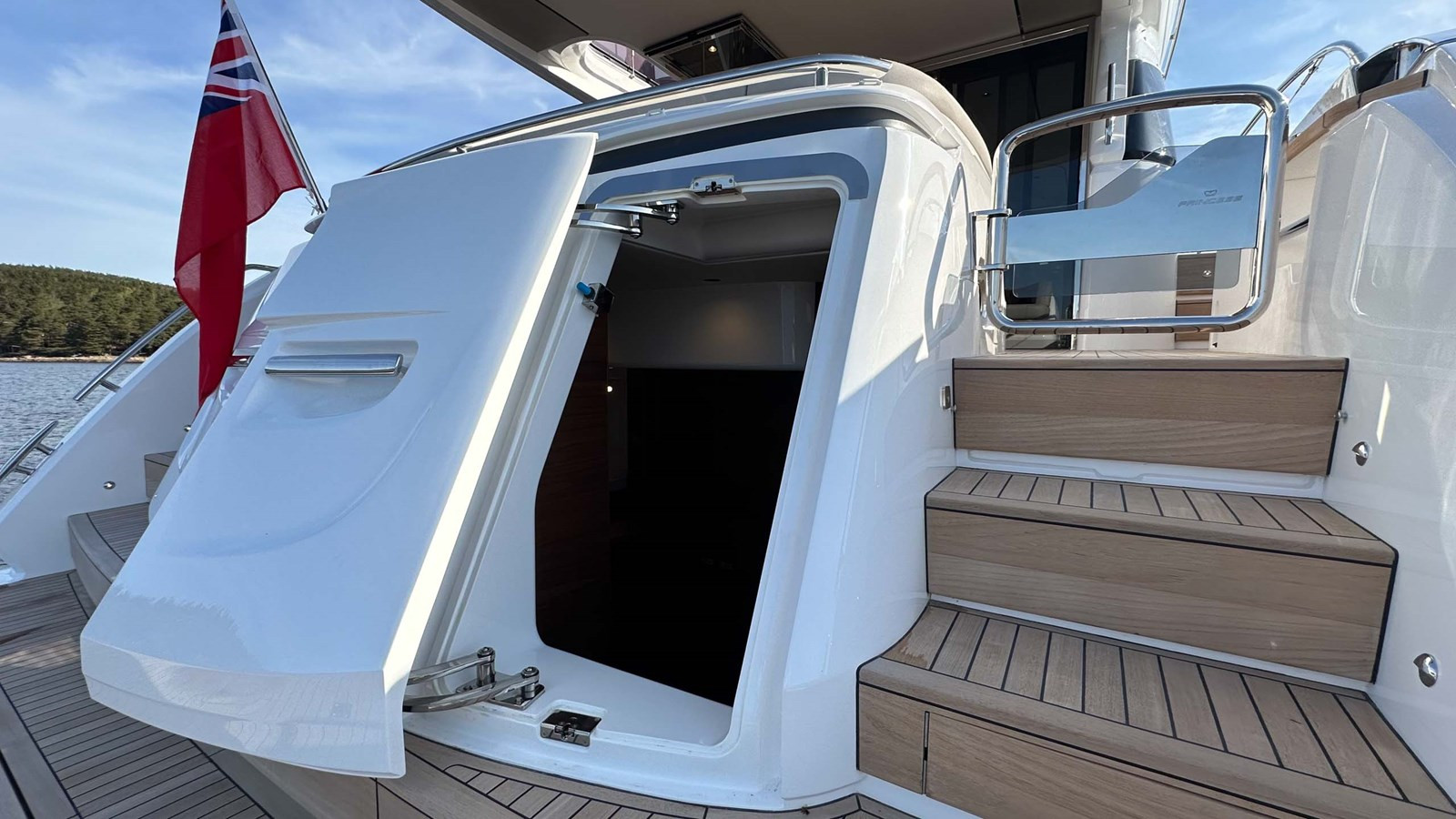 https://arconyachts.ams3.digitaloceanspaces.com/105212/conversions/large_4679340-optimize.jpg