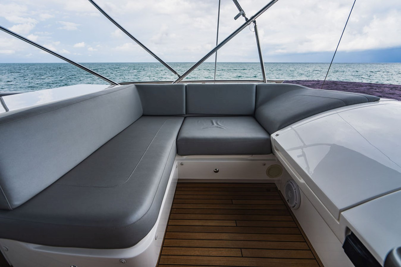 https://arconyachts.ams3.digitaloceanspaces.com/105217/conversions/large_4392285-optimize.jpg
