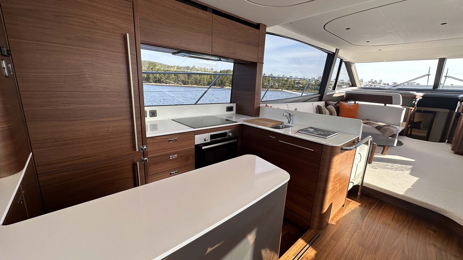 https://arconyachts.ams3.digitaloceanspaces.com/105221/conversions/large_4679361-optimize.jpg