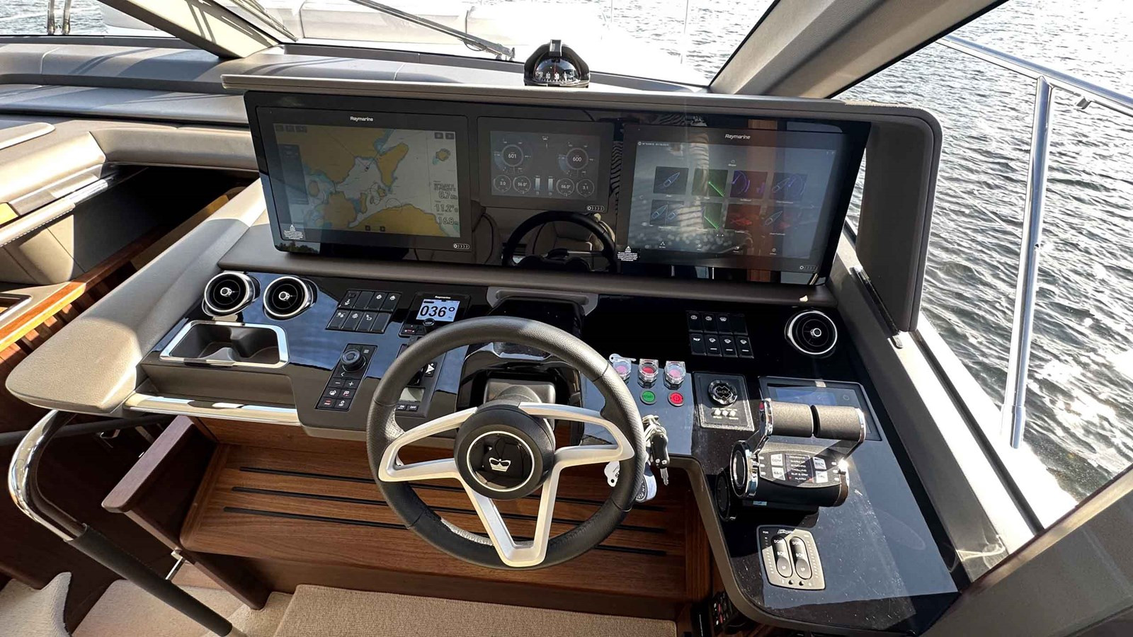 https://arconyachts.ams3.digitaloceanspaces.com/105243/conversions/large_4679352-optimize.jpg