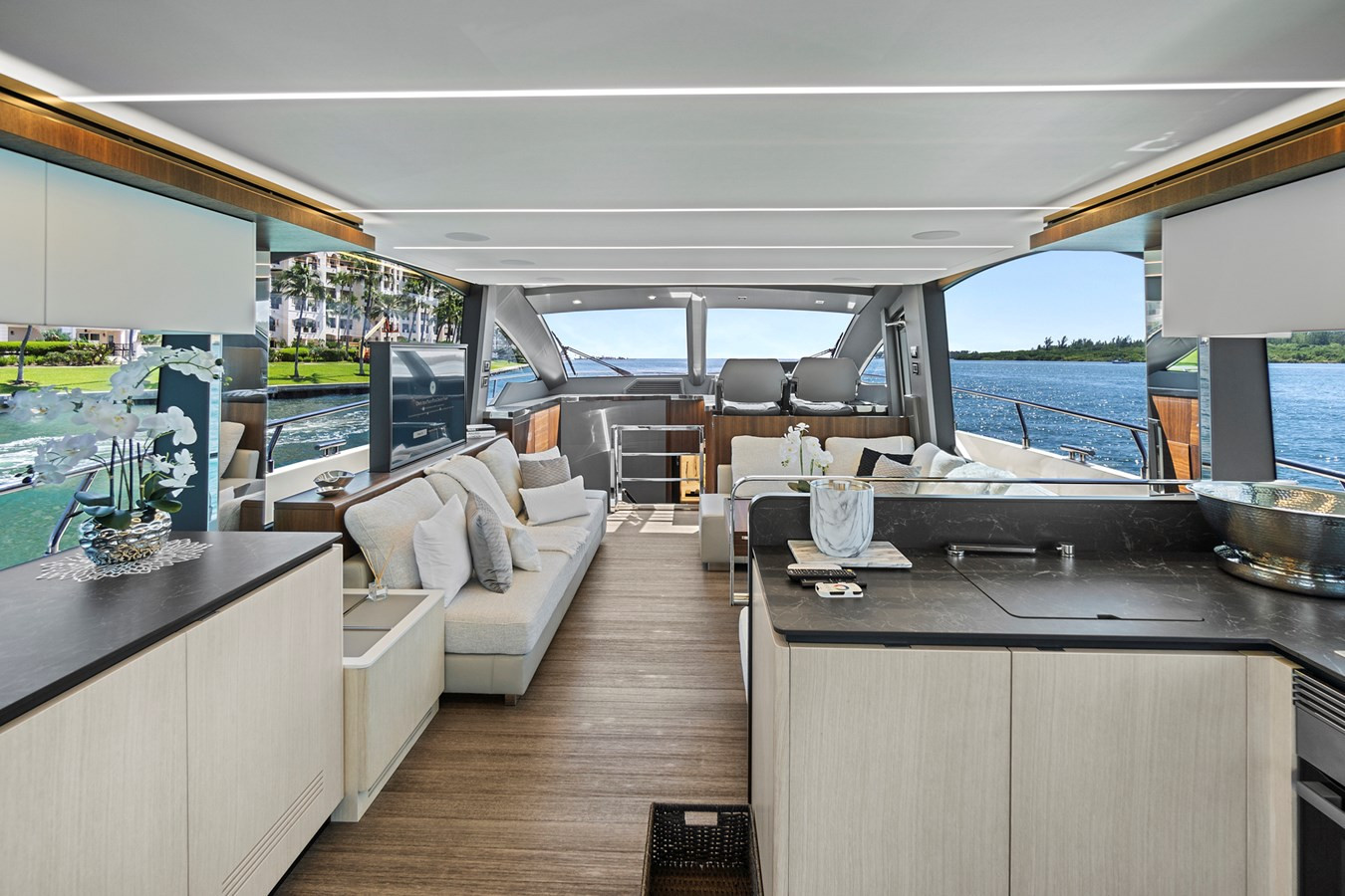 https://arconyachts.ams3.digitaloceanspaces.com/105321/conversions/large_4748460-optimize.jpg