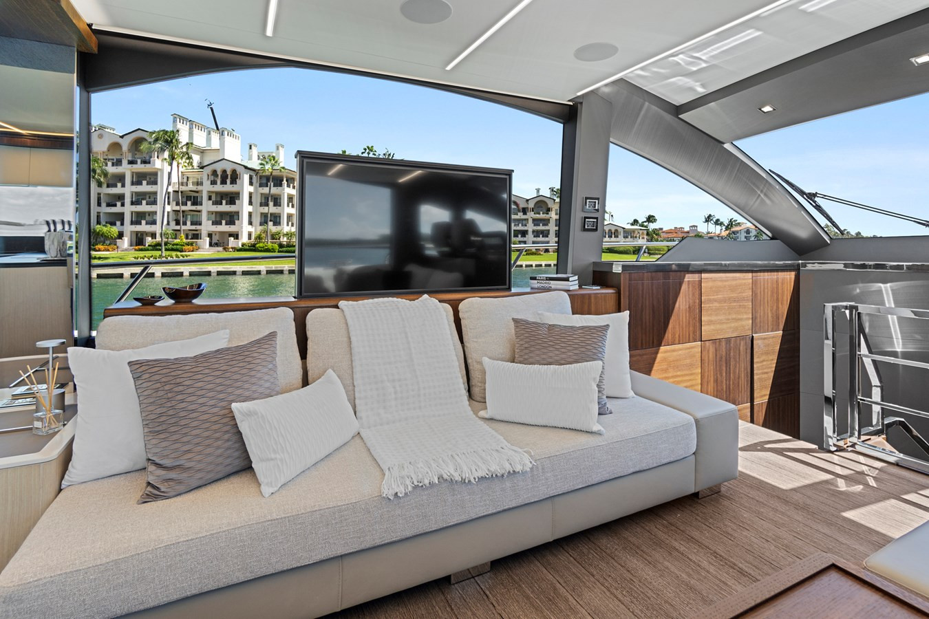 https://arconyachts.ams3.digitaloceanspaces.com/105324/conversions/large_4748463-optimize.jpg
