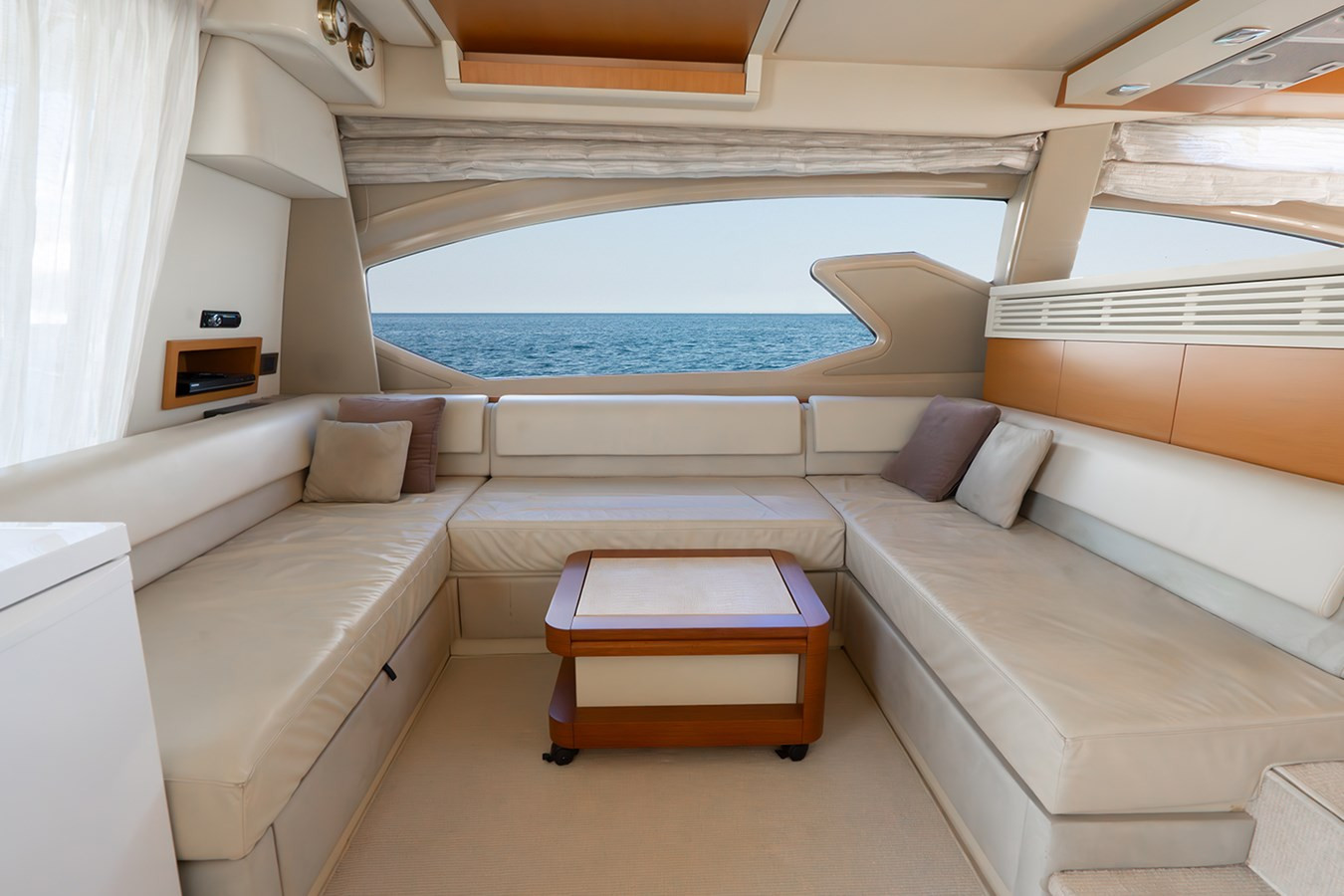 https://arconyachts.ams3.digitaloceanspaces.com/105337/conversions/large_3944698-optimize.jpg