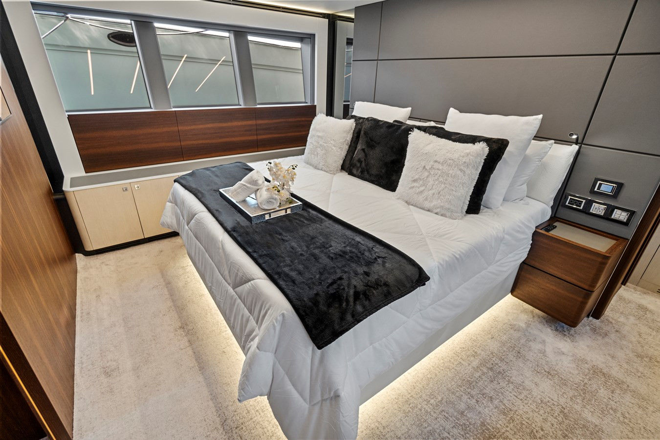 https://arconyachts.ams3.digitaloceanspaces.com/105364/conversions/large_4748459-optimize.jpg