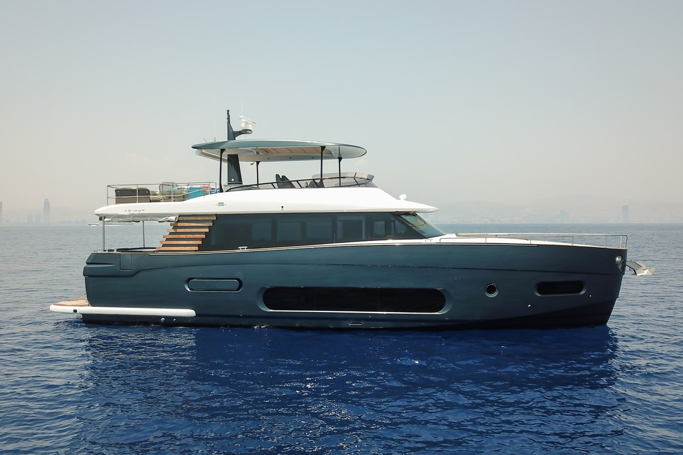 https://arconyachts.ams3.digitaloceanspaces.com/105392/conversions/large_4271305-optimize.jpg