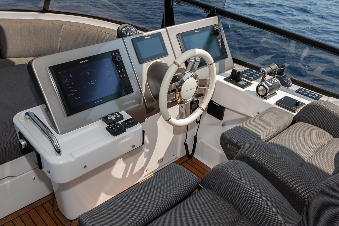 https://arconyachts.ams3.digitaloceanspaces.com/105416/conversions/large_4271313-optimize.jpg