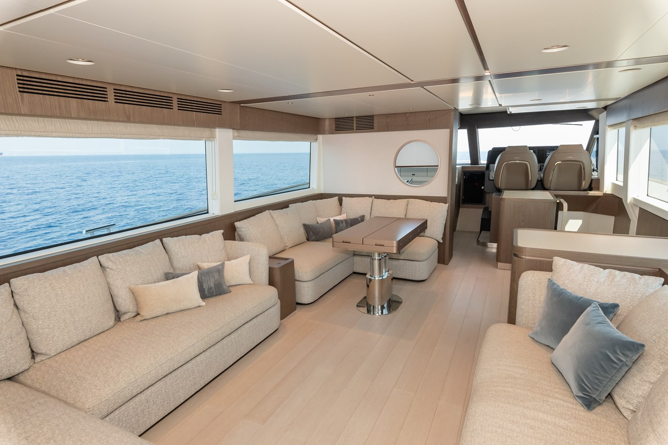 https://arconyachts.ams3.digitaloceanspaces.com/105435/conversions/large_4271320-optimize.jpg