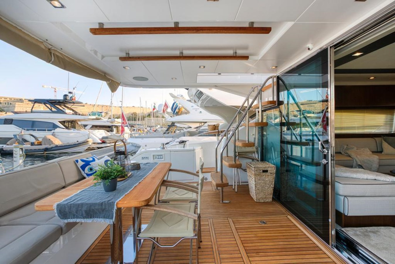 https://arconyachts.ams3.digitaloceanspaces.com/105436/conversions/large_4057615-optimize.jpg