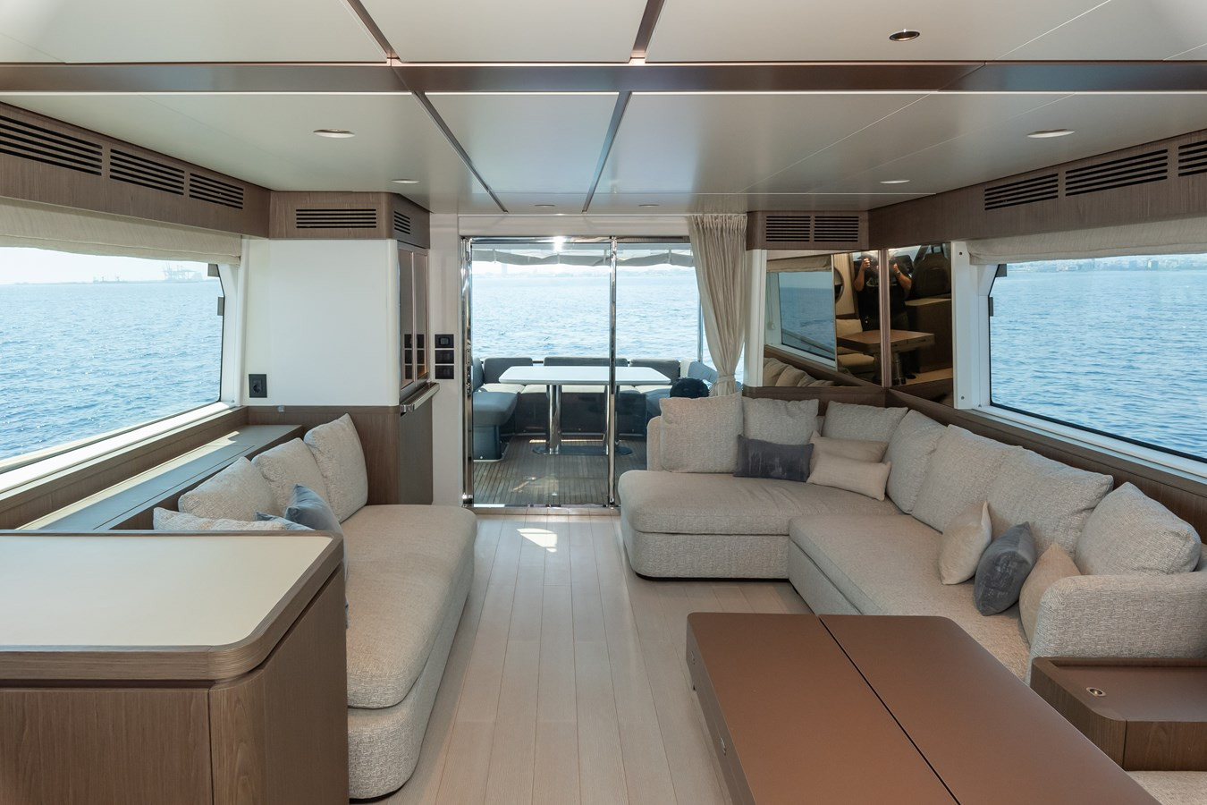 https://arconyachts.ams3.digitaloceanspaces.com/105437/conversions/large_4271321-optimize.jpg