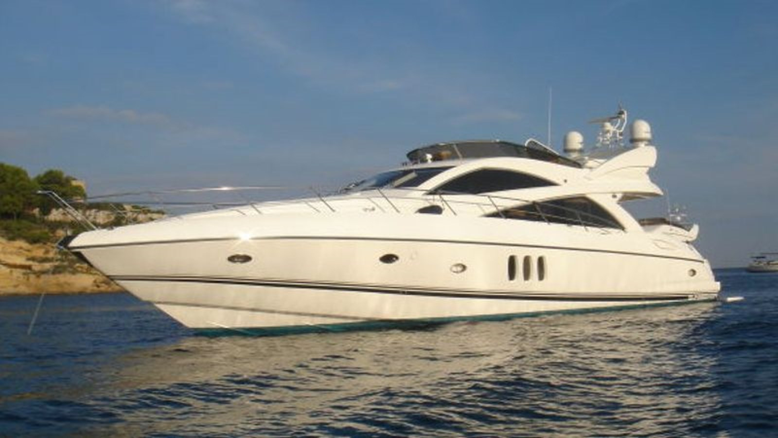 https://arconyachts.ams3.digitaloceanspaces.com/105443/conversions/large_2827650-optimize.jpg