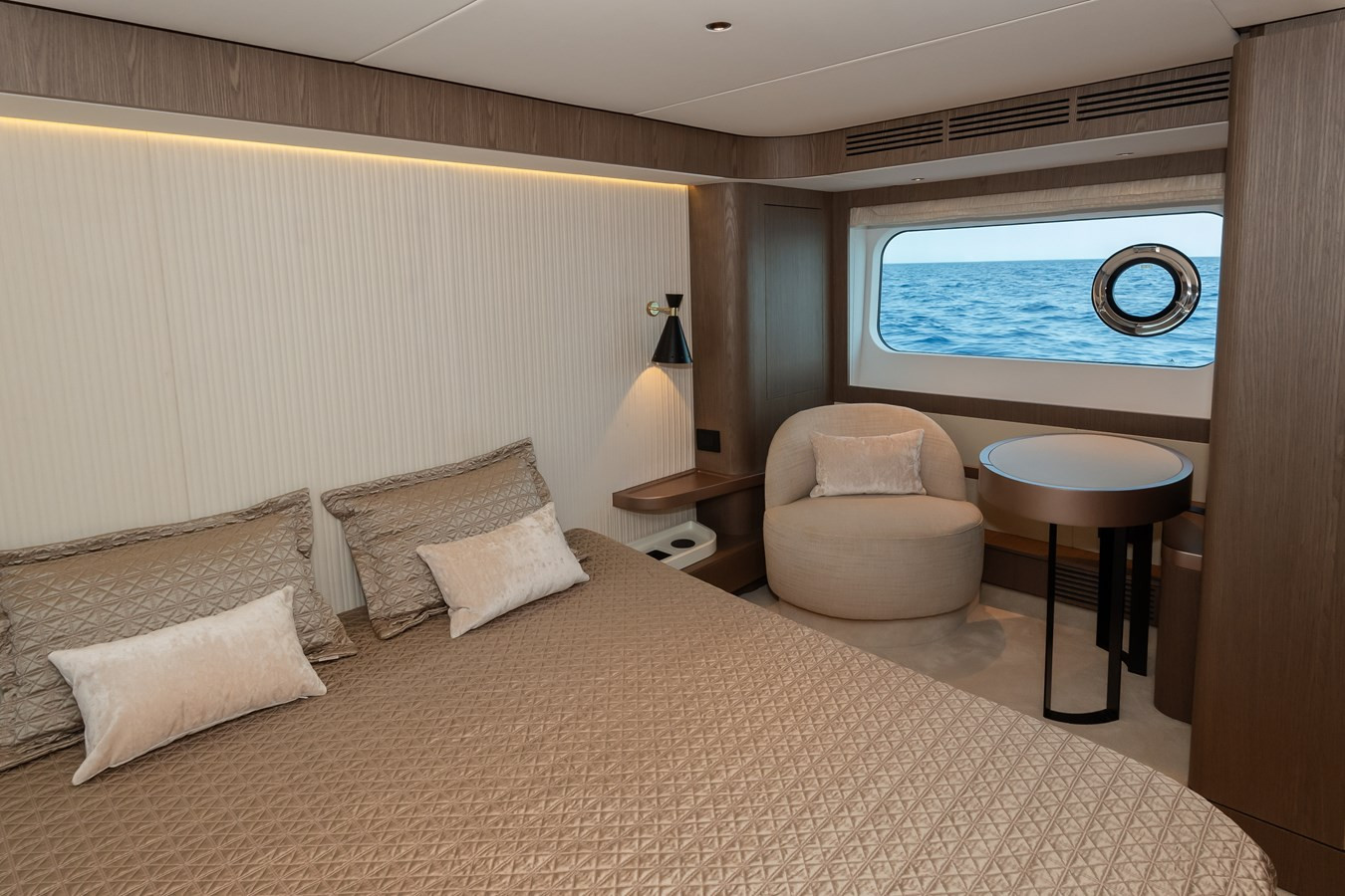 https://arconyachts.ams3.digitaloceanspaces.com/105447/conversions/large_4271325-optimize.jpg
