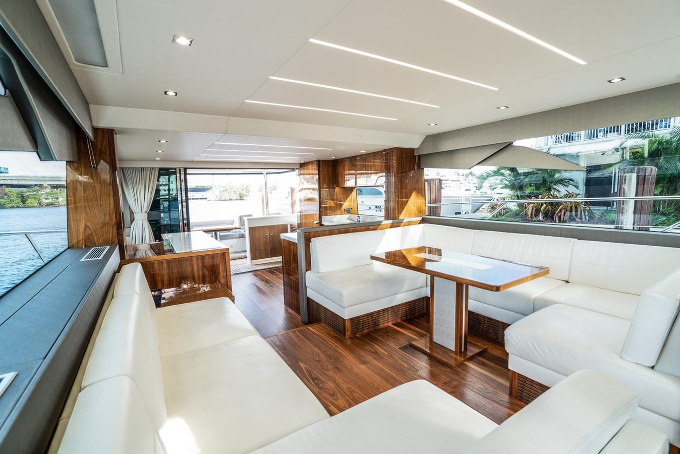 https://arconyachts.ams3.digitaloceanspaces.com/105505/conversions/large_3138150-optimize.jpg