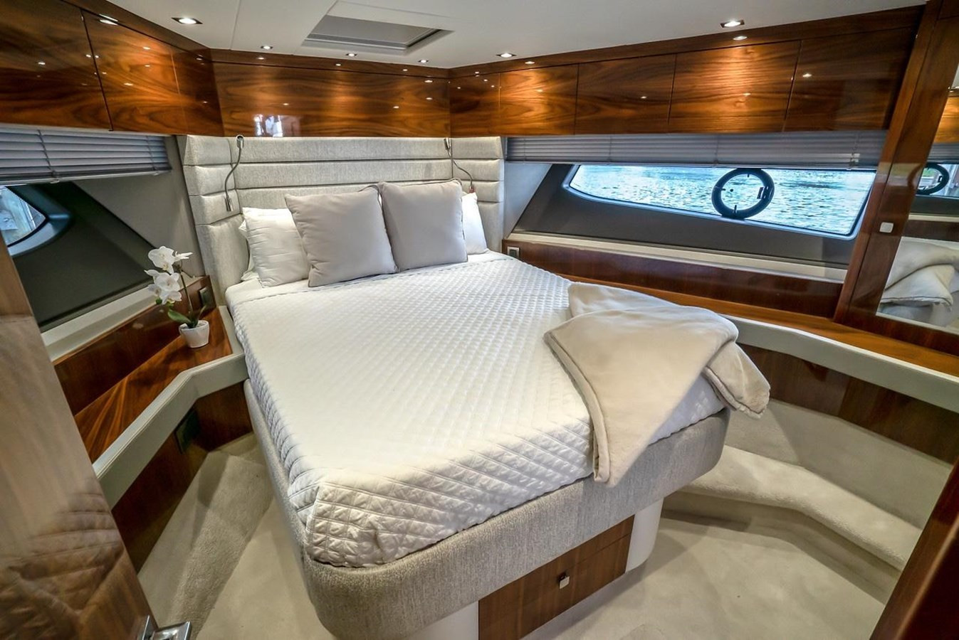 https://arconyachts.ams3.digitaloceanspaces.com/105514/conversions/large_3138153-optimize.jpg