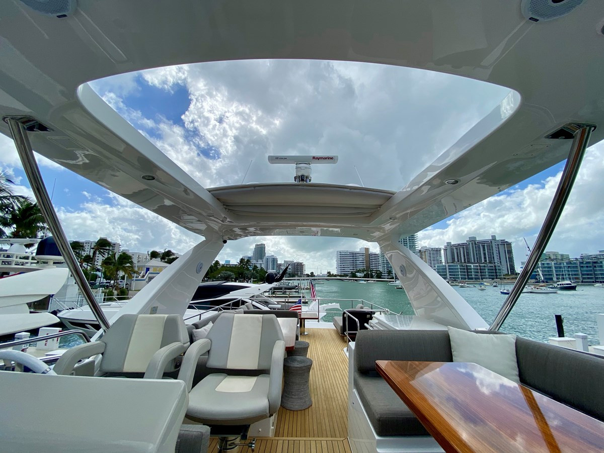 https://arconyachts.ams3.digitaloceanspaces.com/105527/conversions/large_3113995-optimize.jpg