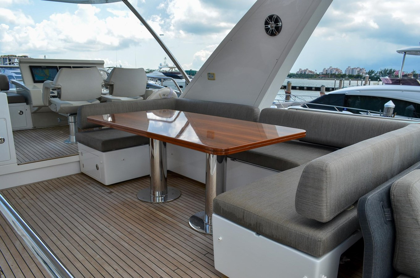 https://arconyachts.ams3.digitaloceanspaces.com/105558/conversions/large_4078908-optimize.jpg