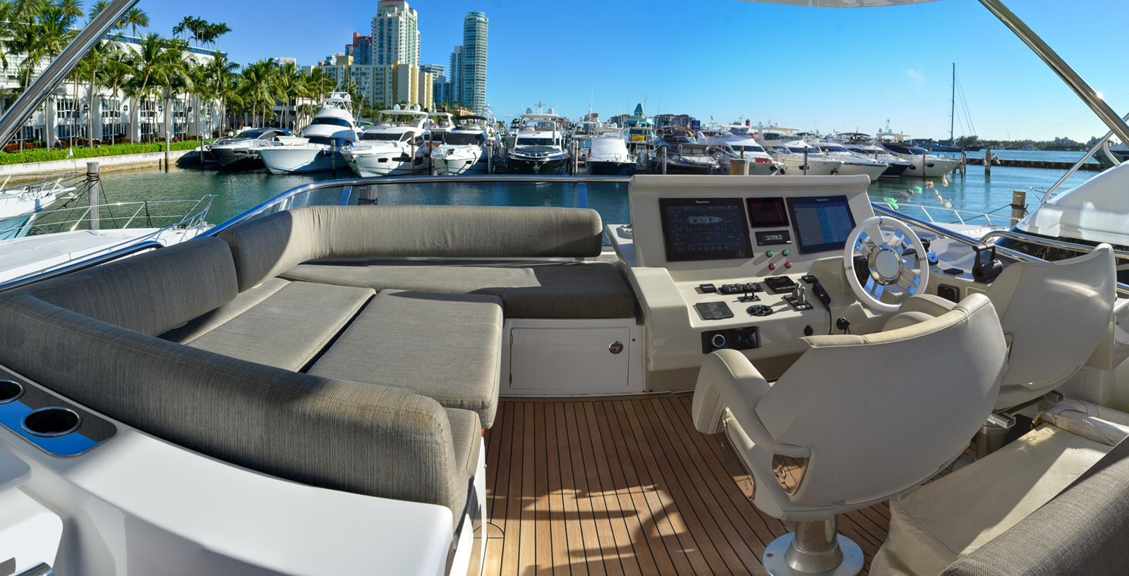 https://arconyachts.ams3.digitaloceanspaces.com/105567/conversions/large_4078911-optimize.jpg