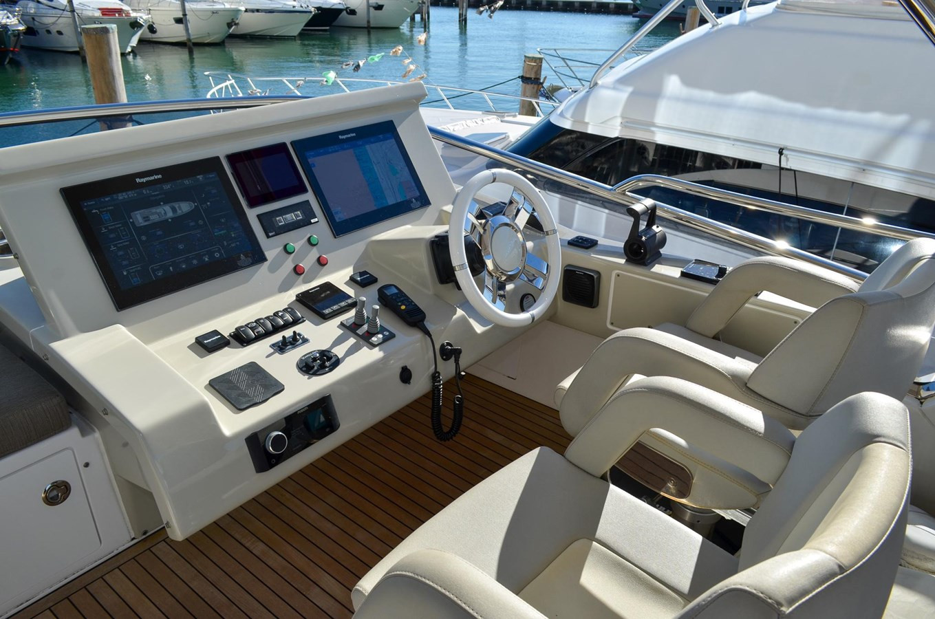 https://arconyachts.ams3.digitaloceanspaces.com/105570/conversions/large_4078912-optimize.jpg