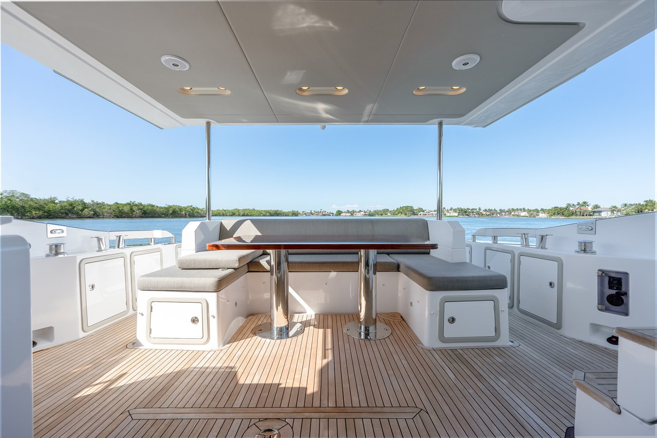 https://arconyachts.ams3.digitaloceanspaces.com/105609/conversions/large_4033906-optimize.jpg