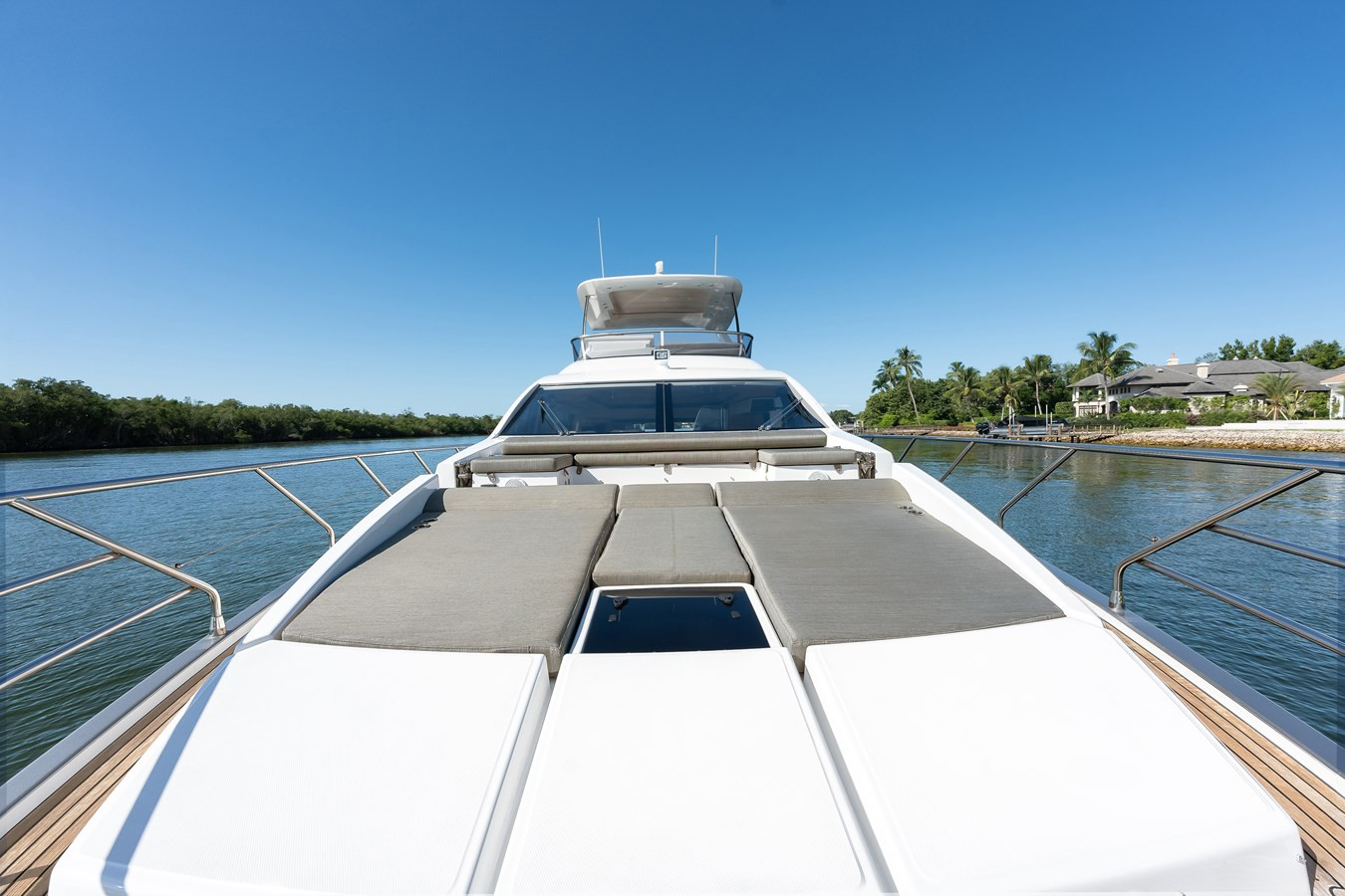 https://arconyachts.ams3.digitaloceanspaces.com/105622/conversions/large_4033915-optimize.jpg
