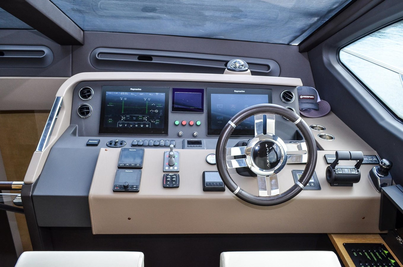 https://arconyachts.ams3.digitaloceanspaces.com/105623/conversions/large_4078929-optimize.jpg