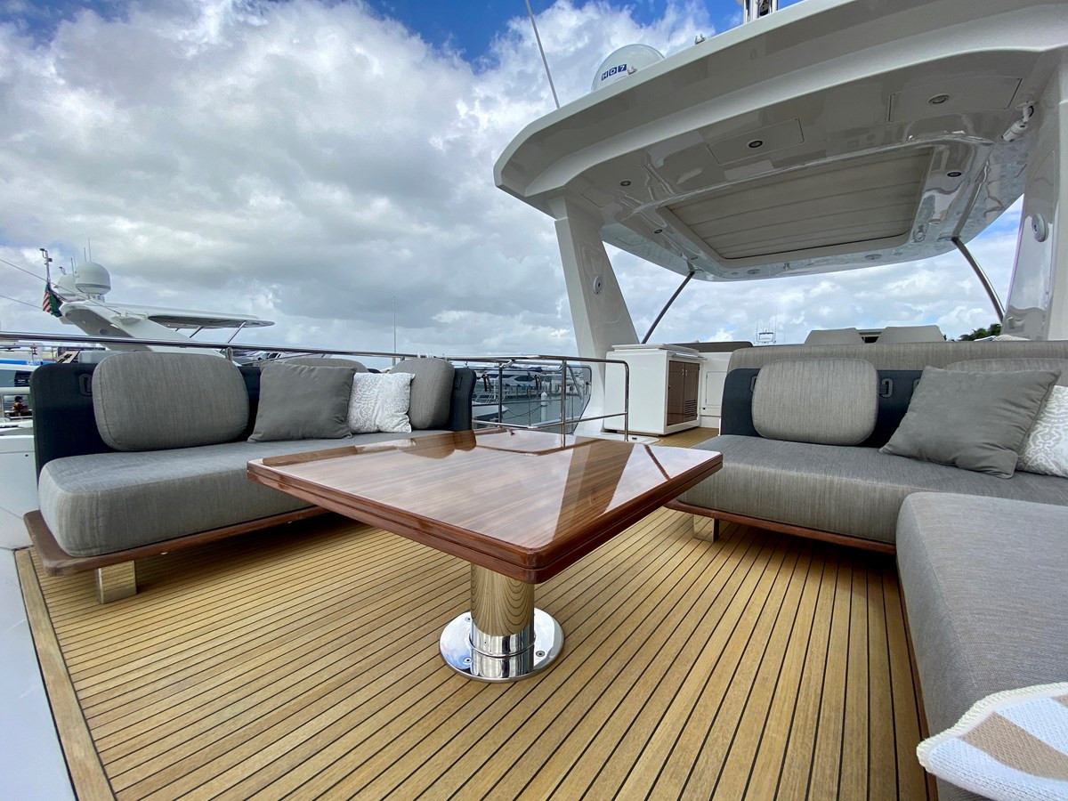 https://arconyachts.ams3.digitaloceanspaces.com/105633/conversions/large_3114032-optimize.jpg