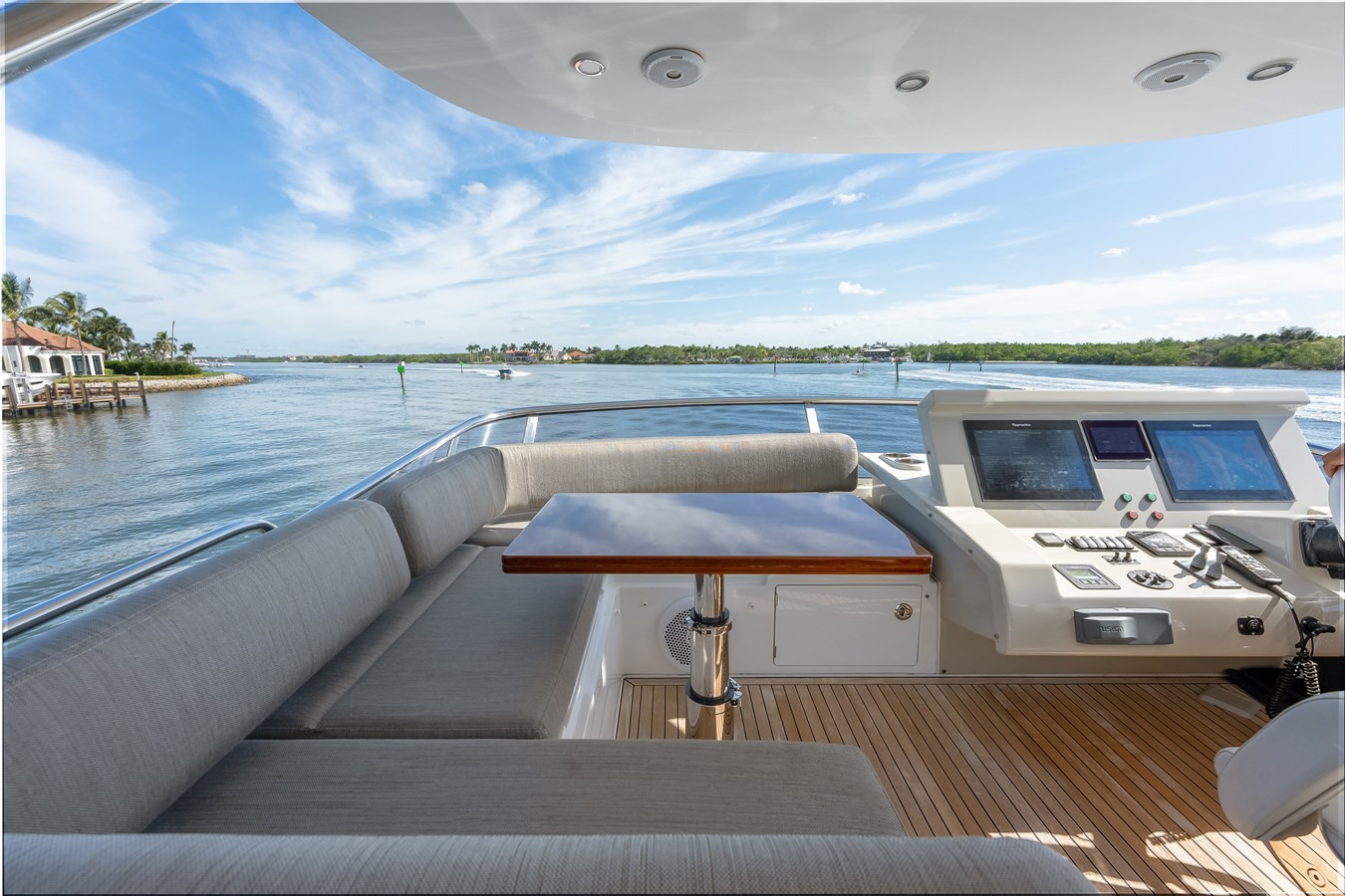 https://arconyachts.ams3.digitaloceanspaces.com/105640/conversions/large_4033922-optimize.jpg