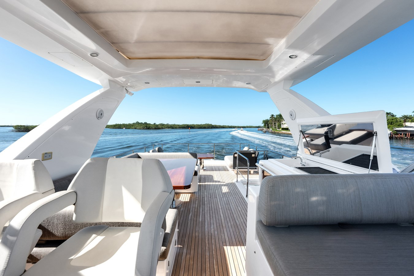 https://arconyachts.ams3.digitaloceanspaces.com/105646/conversions/large_4033980-optimize.jpg