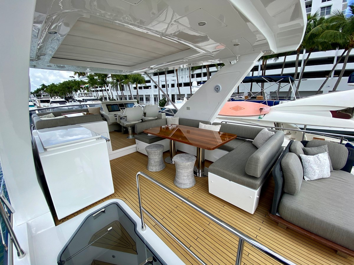 https://arconyachts.ams3.digitaloceanspaces.com/105657/conversions/large_3114041-optimize.jpg