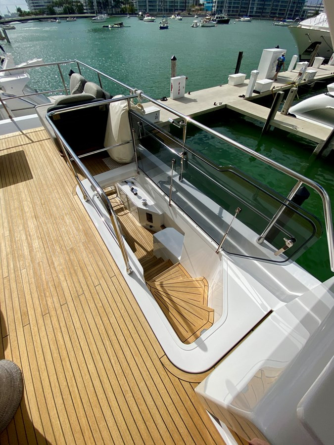 https://arconyachts.ams3.digitaloceanspaces.com/105663/conversions/large_3114043-optimize.jpg
