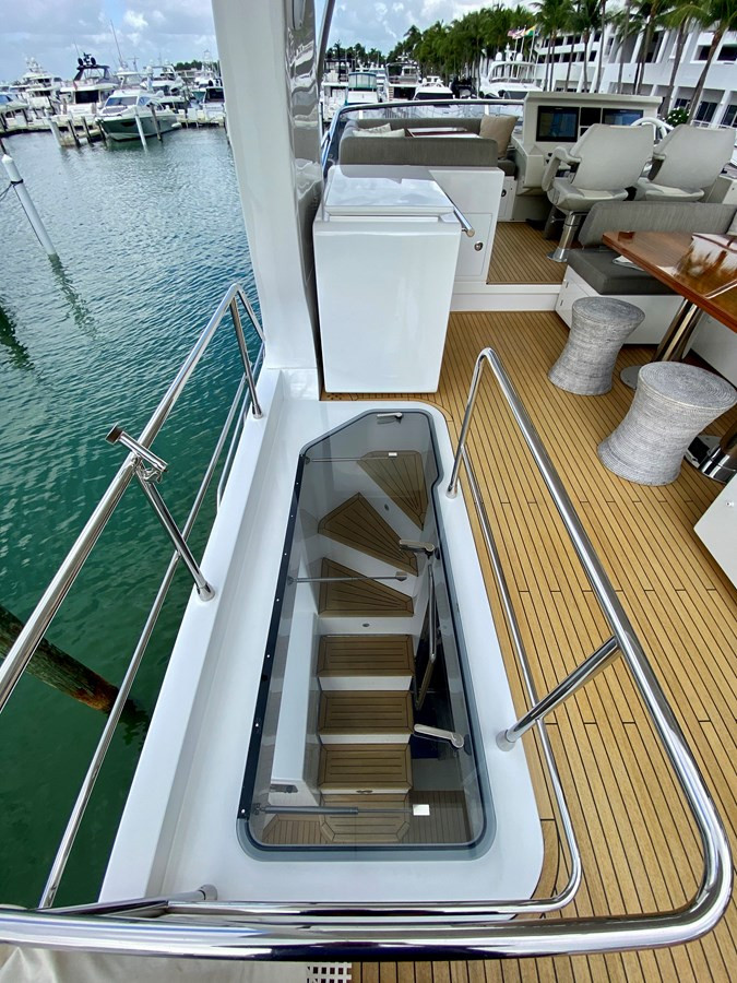 https://arconyachts.ams3.digitaloceanspaces.com/105666/conversions/large_3114044-optimize.jpg