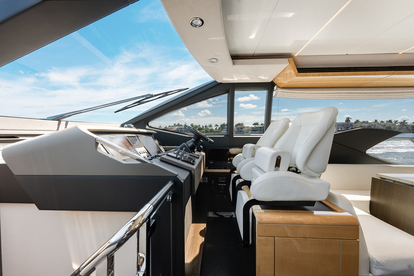 https://arconyachts.ams3.digitaloceanspaces.com/105677/conversions/large_4033926-optimize.jpg