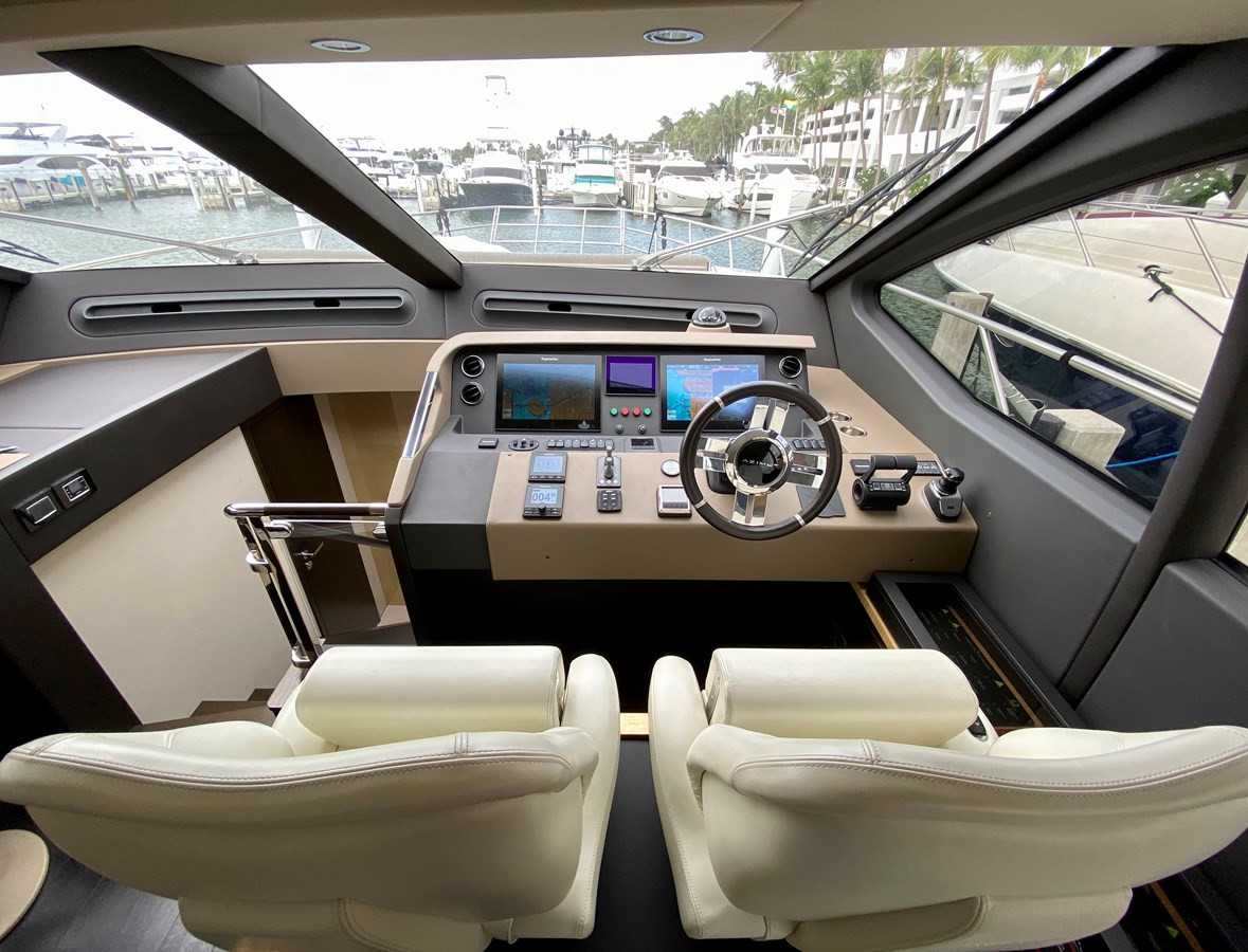 https://arconyachts.ams3.digitaloceanspaces.com/105692/conversions/large_3114053-optimize.jpg