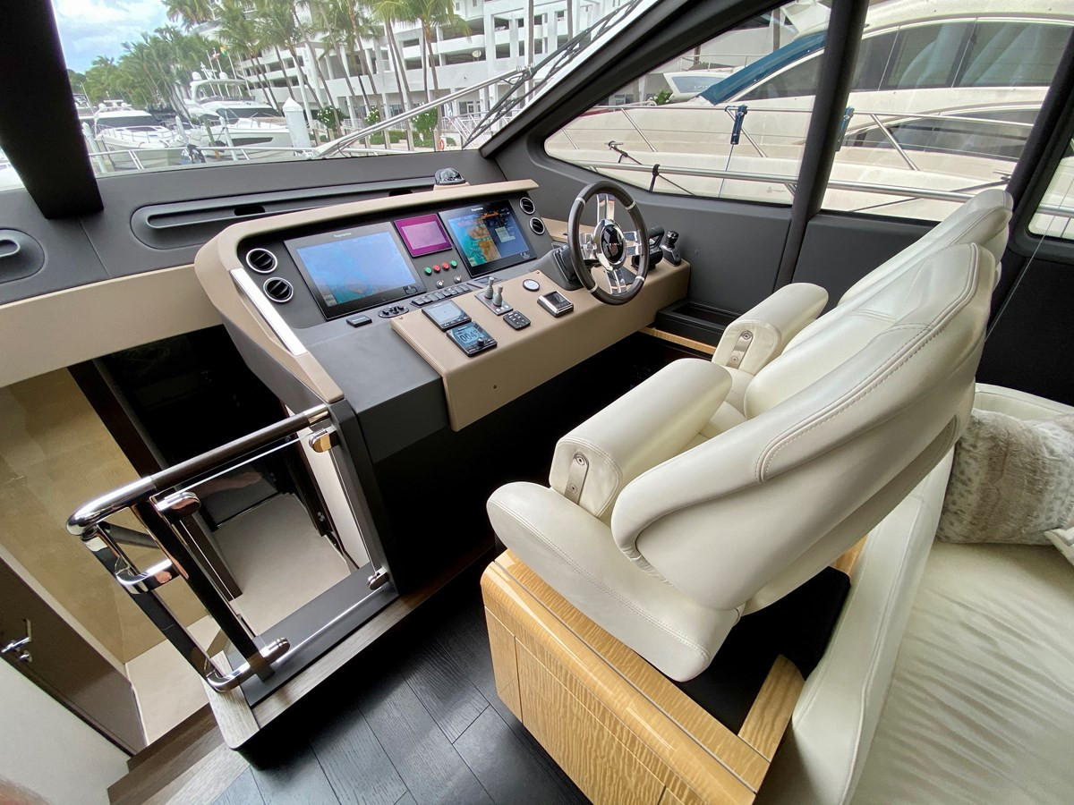 https://arconyachts.ams3.digitaloceanspaces.com/105696/conversions/large_3114054-optimize.jpg
