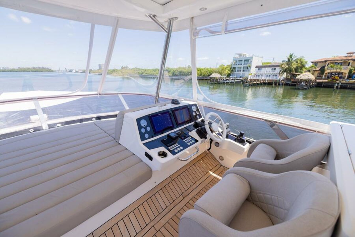 https://arconyachts.ams3.digitaloceanspaces.com/105731/conversions/large_4164572-optimize.jpg