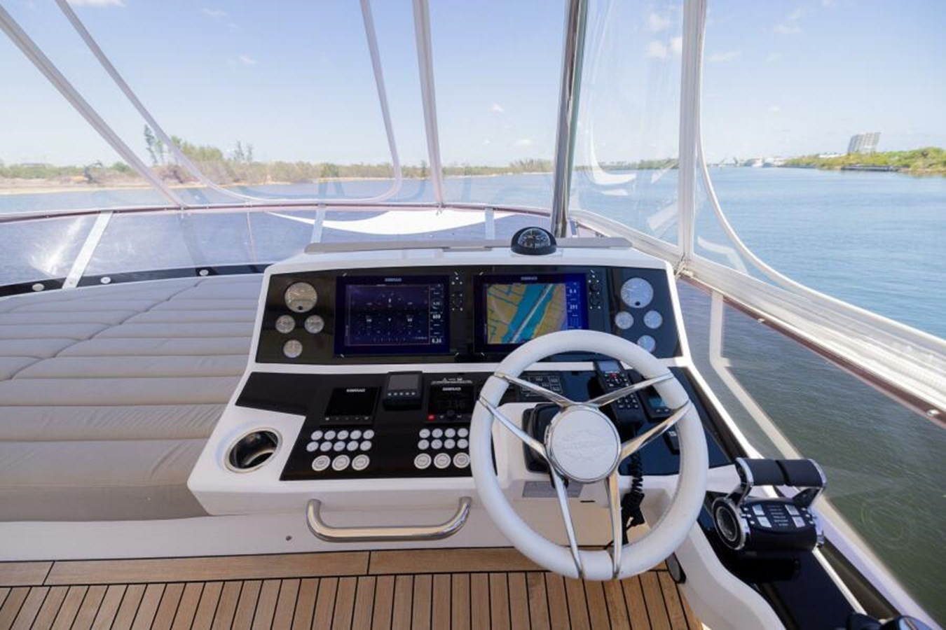 https://arconyachts.ams3.digitaloceanspaces.com/105733/conversions/large_4164573-optimize.jpg
