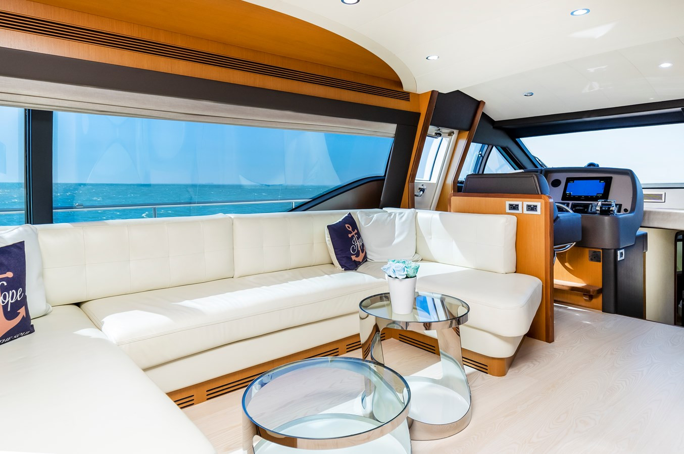 https://arconyachts.ams3.digitaloceanspaces.com/105753/conversions/large_3944050-optimize.jpg