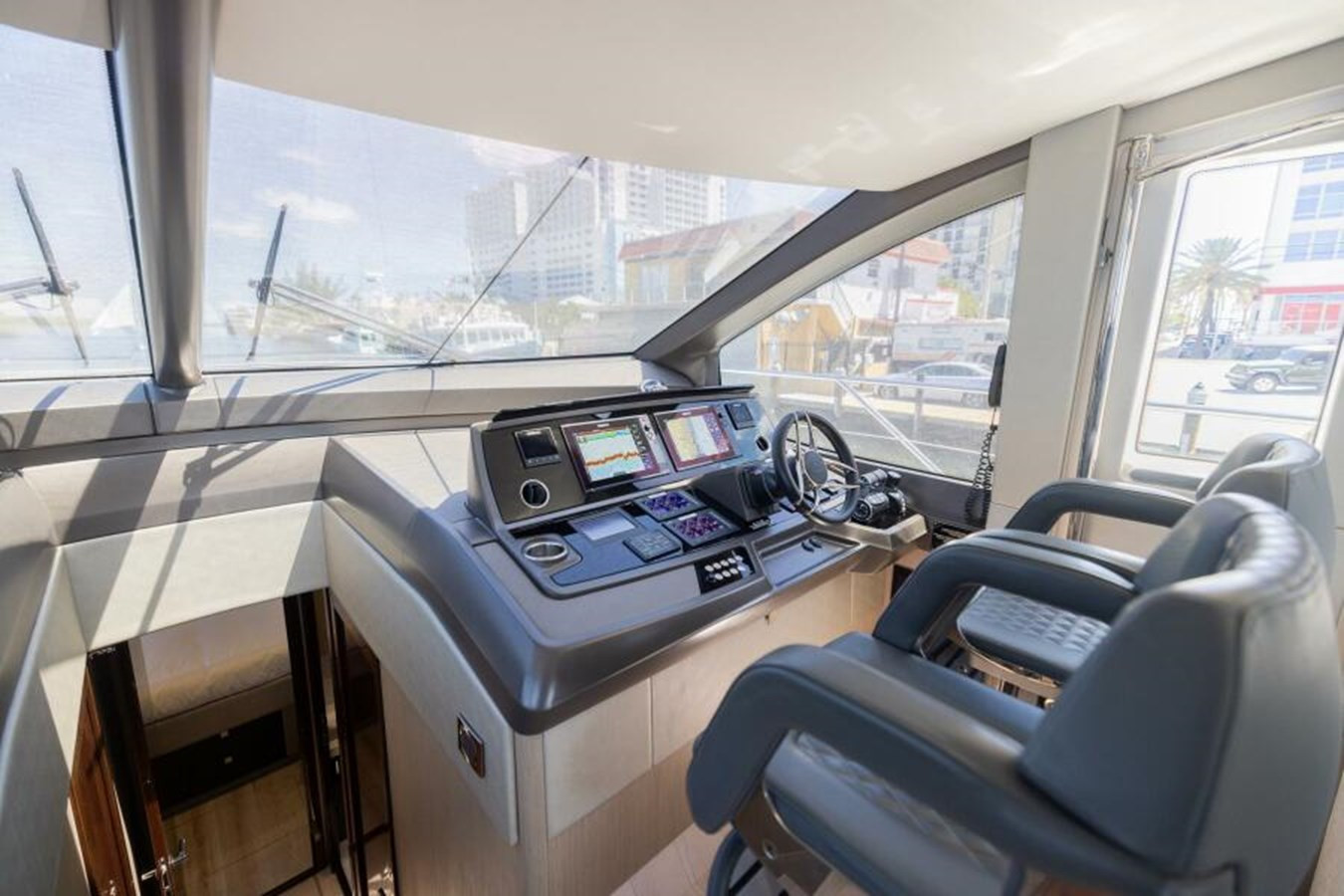 https://arconyachts.ams3.digitaloceanspaces.com/105761/conversions/large_4164584-optimize.jpg