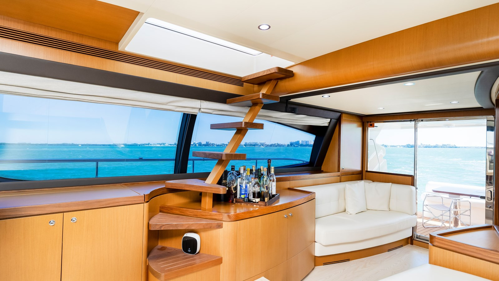 https://arconyachts.ams3.digitaloceanspaces.com/105768/conversions/large_3944055-optimize.jpg