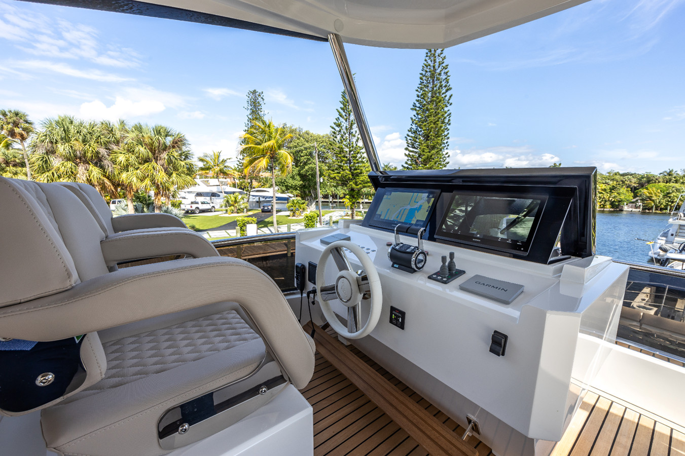 https://arconyachts.ams3.digitaloceanspaces.com/105775/conversions/large_4155393-optimize.jpg
