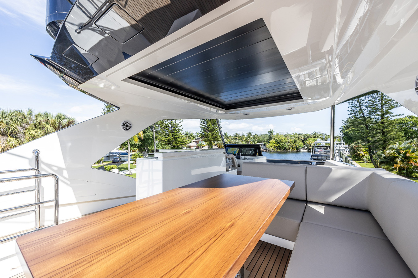 https://arconyachts.ams3.digitaloceanspaces.com/105804/conversions/large_4155400-optimize.jpg